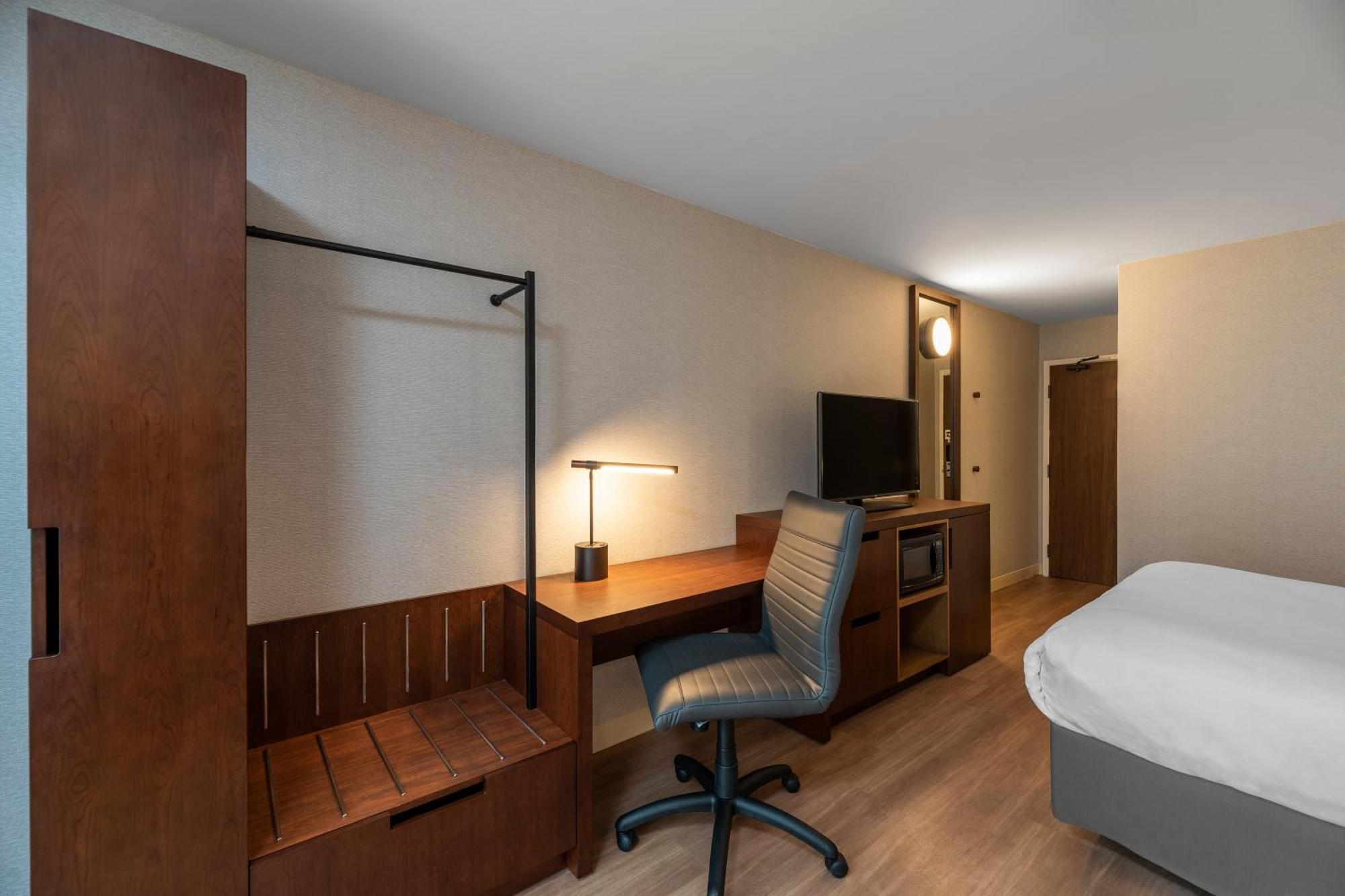 Comfort East Inn 3*