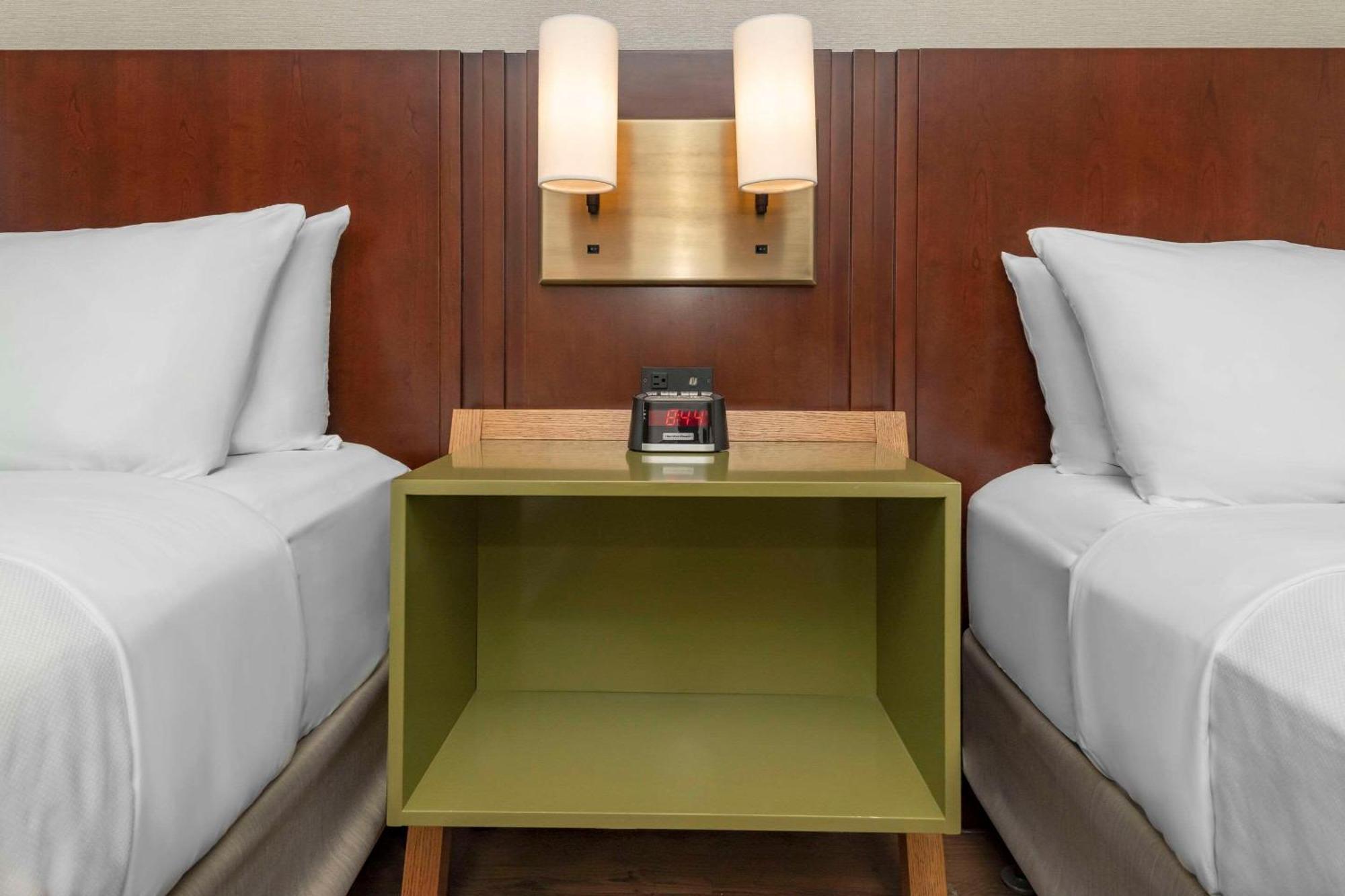 Comfort East Inn 3*